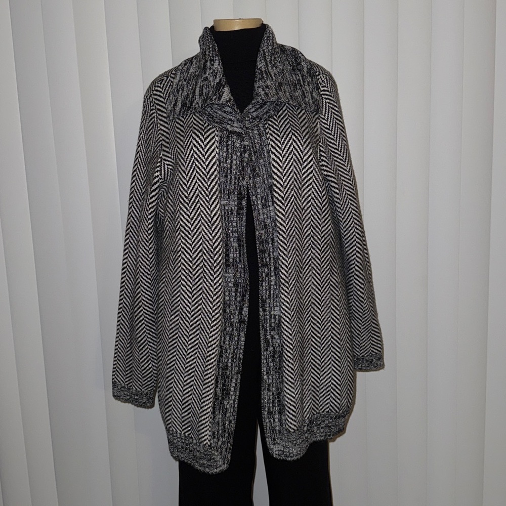 White House Black Market Black and White Chevron Cardigan
